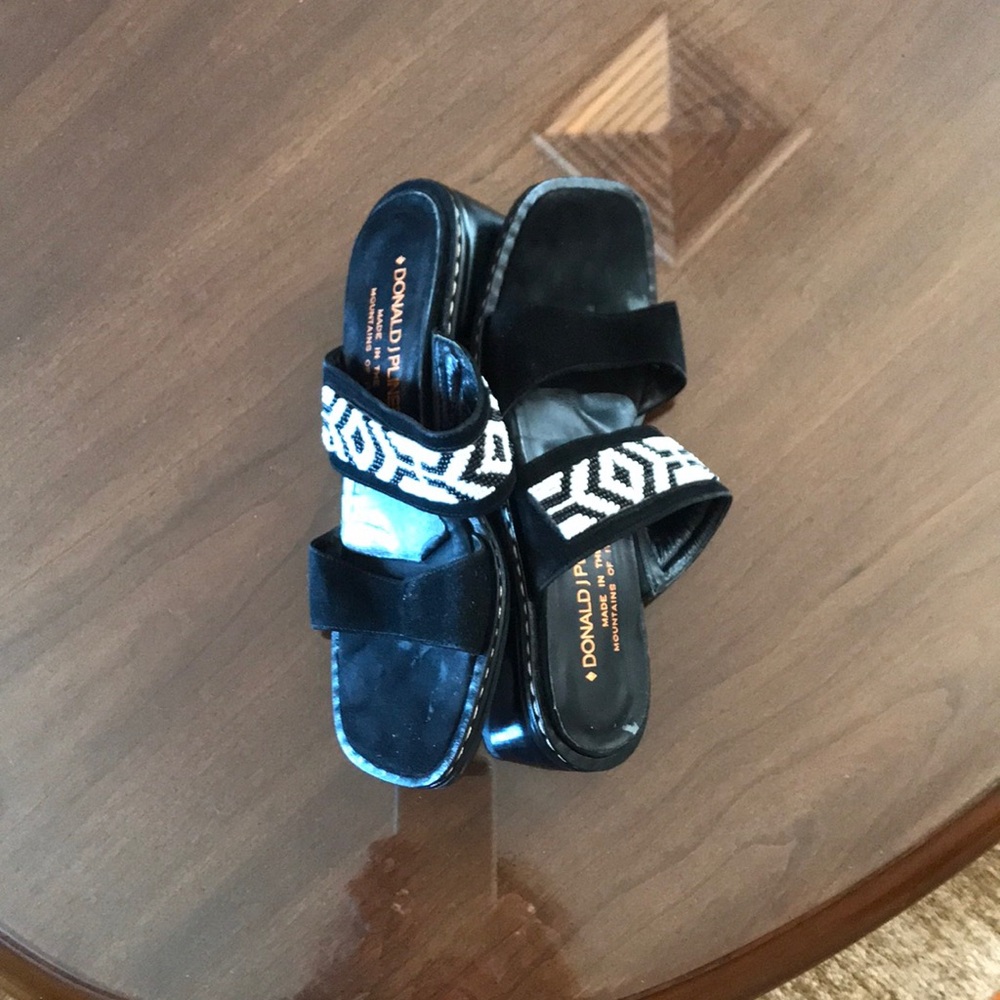 Donald J primer sandal size 6 1/5